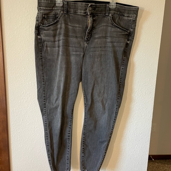 Torrid Bombshell Skinny Cropped Jeans - Picture 2 of 8